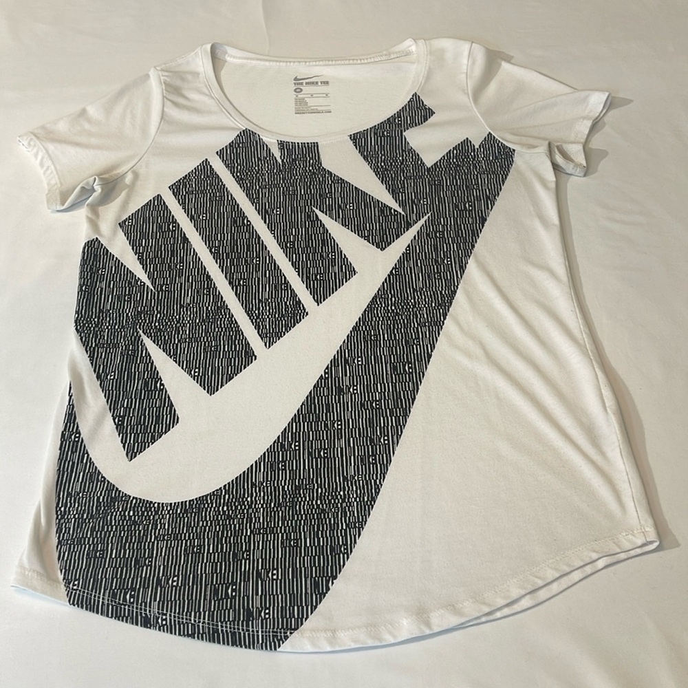 NIKE SCOOP NECK T-SHIRT, WOMENS SZ M, GOOD CONDITION, PREOWNED, WHITE, Bโฆ